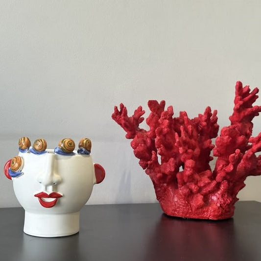 Patrizia Italiano, Vaso scultura siciliano testa Agostino il piccolino con lumache fatto a mano in ceramica