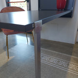Clei, tavolo consolle e scrivania a muro Wally laccata grigio antracite con schienali magnetici