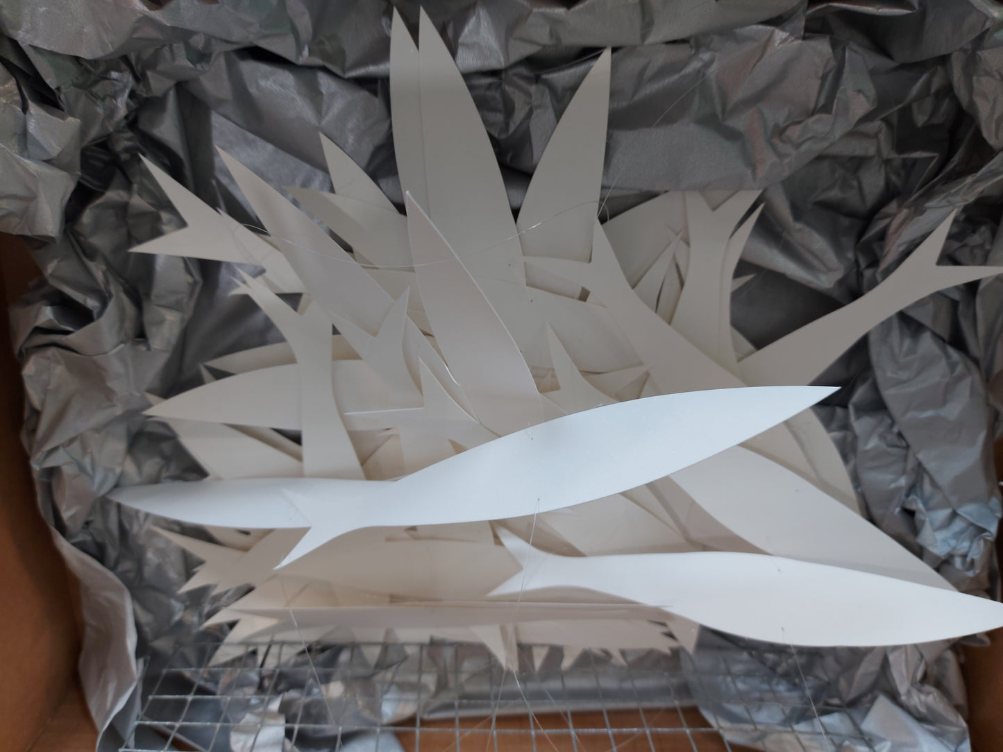 Atelier Carta Bianca, ceiling decoration White fish bank, paper and metal