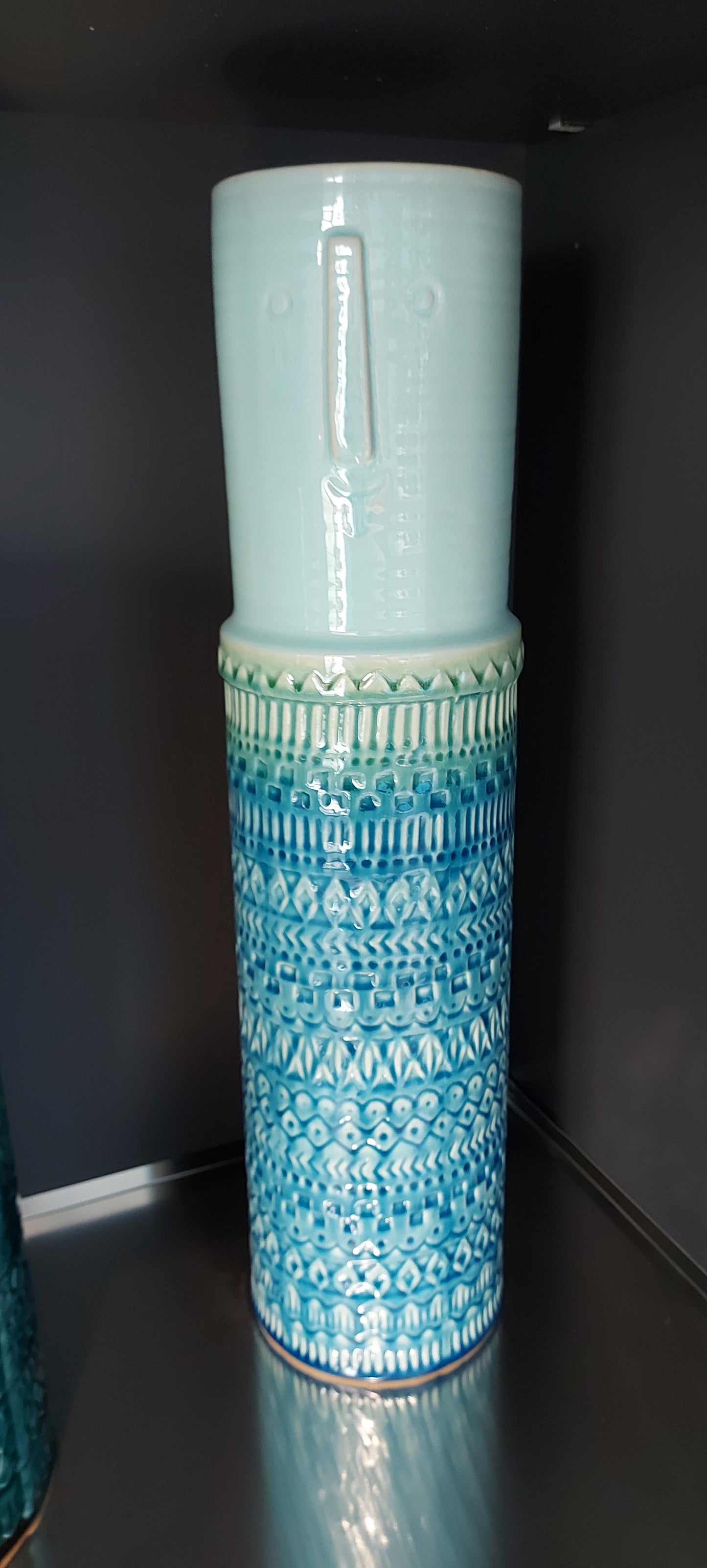 Enzo De Gasperi, vaso Maui tall azzurro, ceramica, h 56 x d15 cm