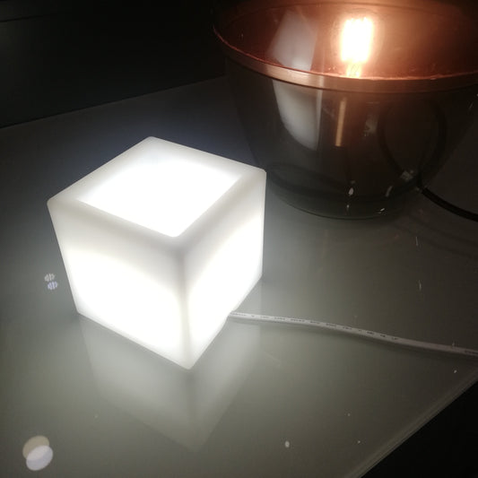 Vondom, lampada vaso Cube Light Ice, 10x10x10 cm, luce bianca, designer Maceteros