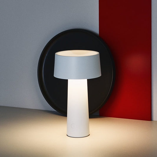 Vesta, lampada Mush bianca con base ricaricabile wireless, designer Ludovica e Roberto Palomba