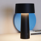 Vesta, lampada Mush nera con base ricaricabile wireless, designer Ludovica e Roberto Palomba