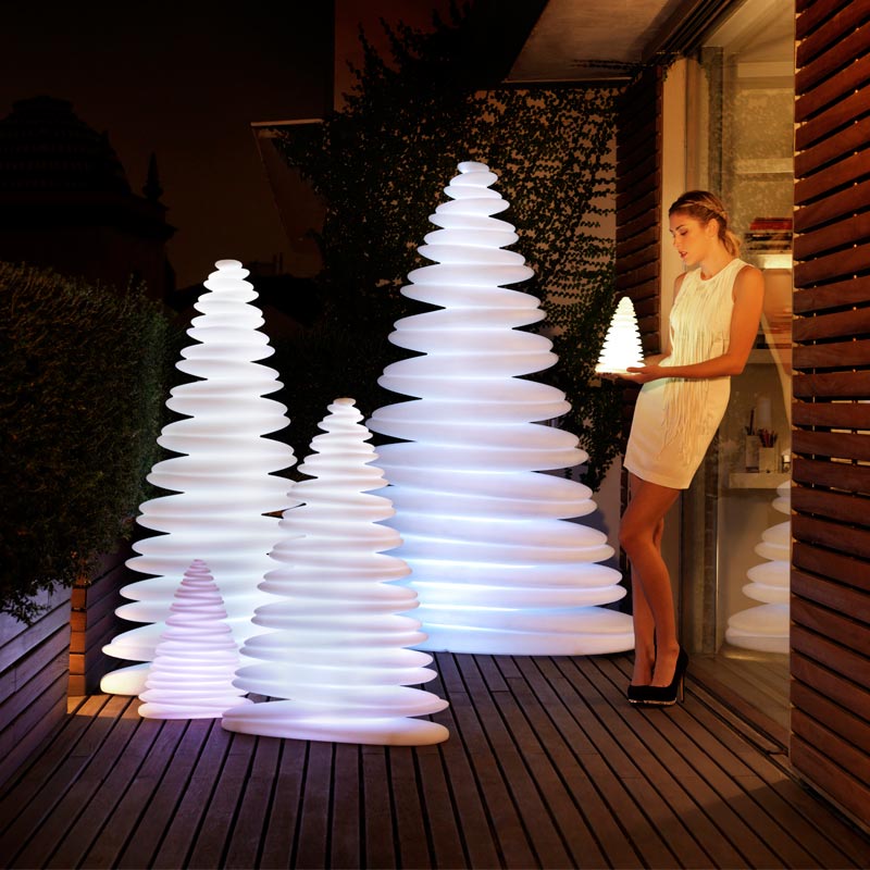 Vondom, albero di natale Chrismy, 150x54xh200, RGB led Ice, designer Teresa Sapey