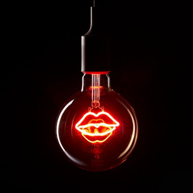 Enzo De Gasperi, lampadina Kiss LED d12,5, con cavo rosso 250v da 3 mt